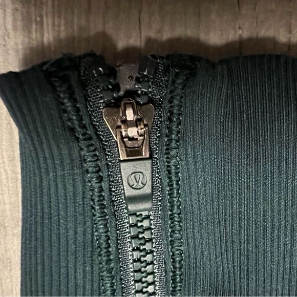 LULULEMON Rebel Green Navy Blue Stripe Luxtreme Tights Ankle Zipper Legging 6 - Picture 15 of 16